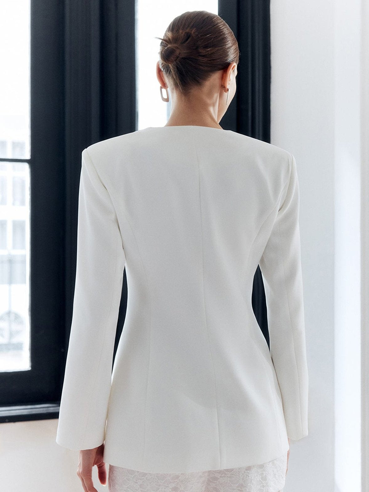 Blazer blanc professionnel décontracté lumière