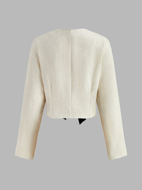 Blazer élégant blanc avec double nœud noir harmonie