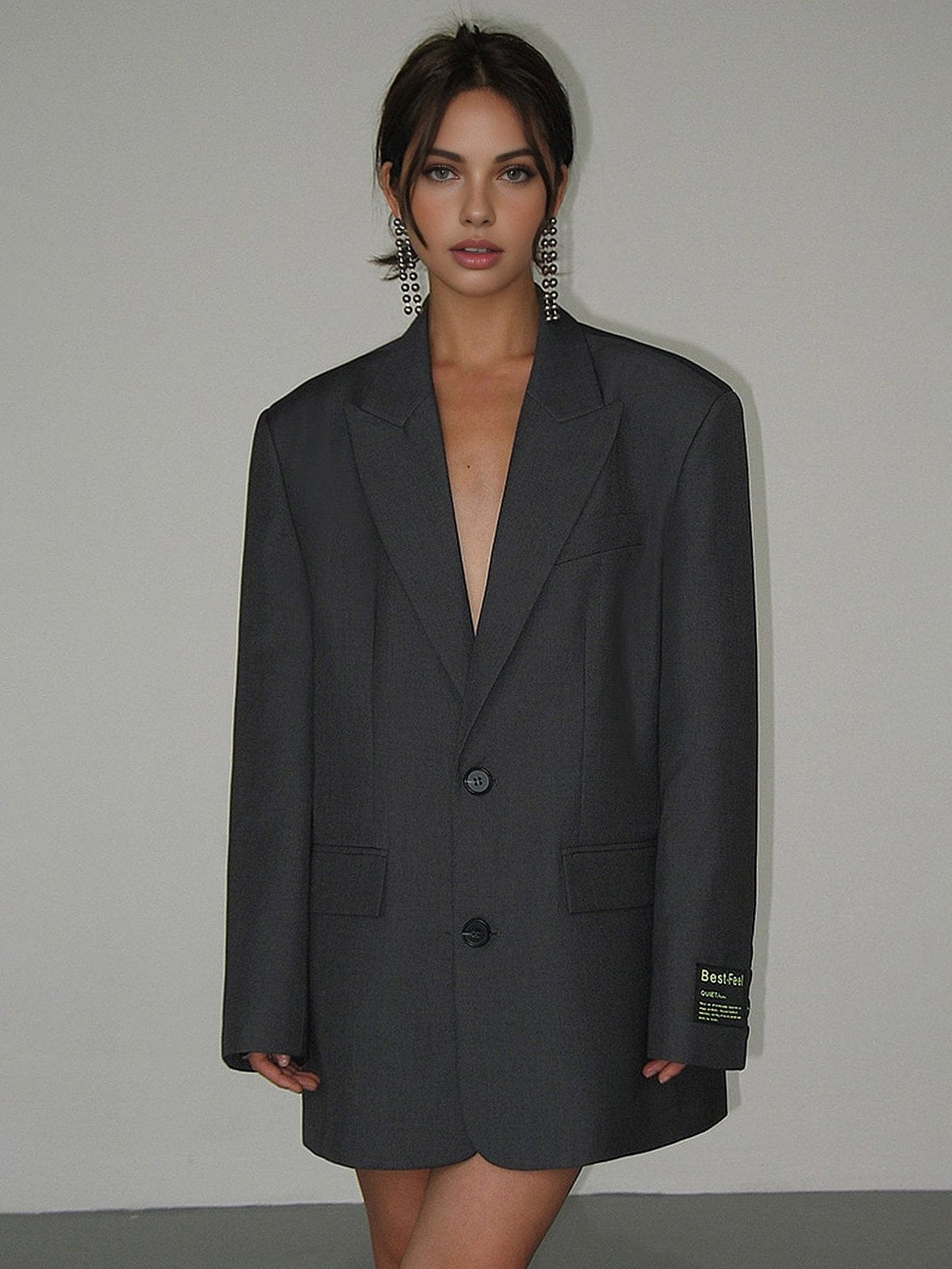 Détail manche blazer noir élégance