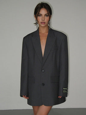 Détail manche blazer noir élégance