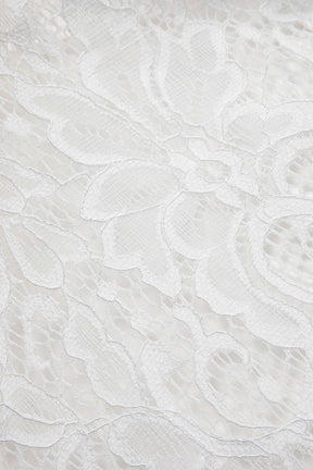Blouse dentelle blanche détail encolure nuage