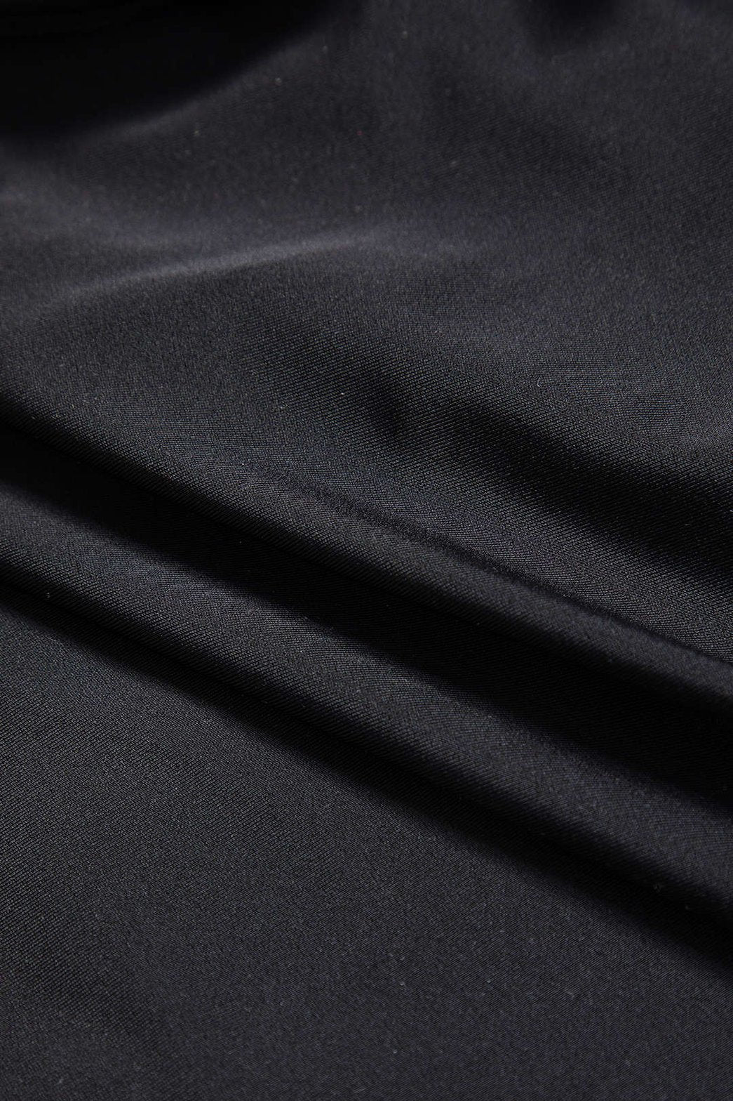 Body bustier noir porté avec jean vague