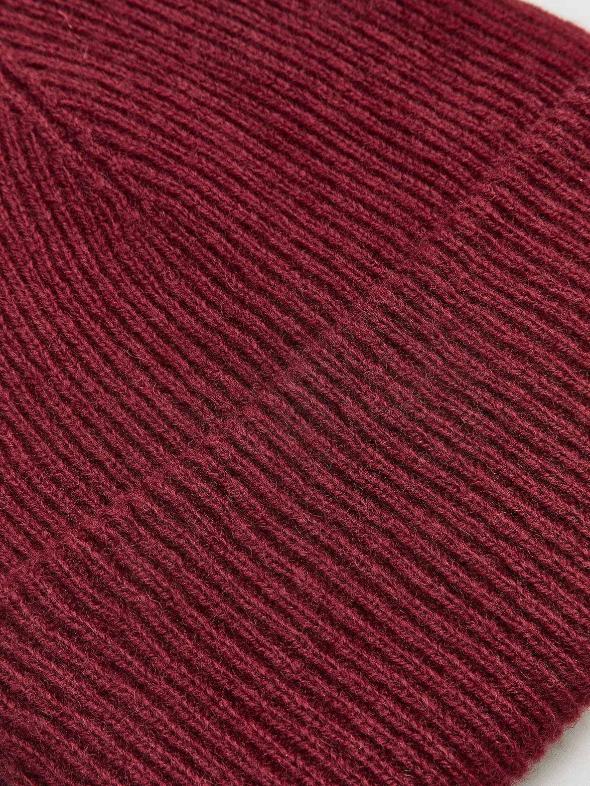 Bonnet bordeaux en laine vue détaillée confort