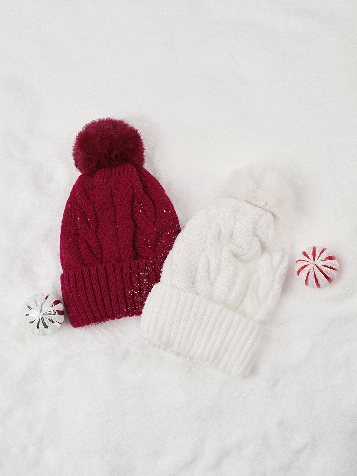 Bonnet bordeaux à pompon douceur