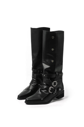 Bottes motardes noires cloutées vue avant soleil