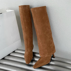 Bottes en velours portées vue avant - élégance
