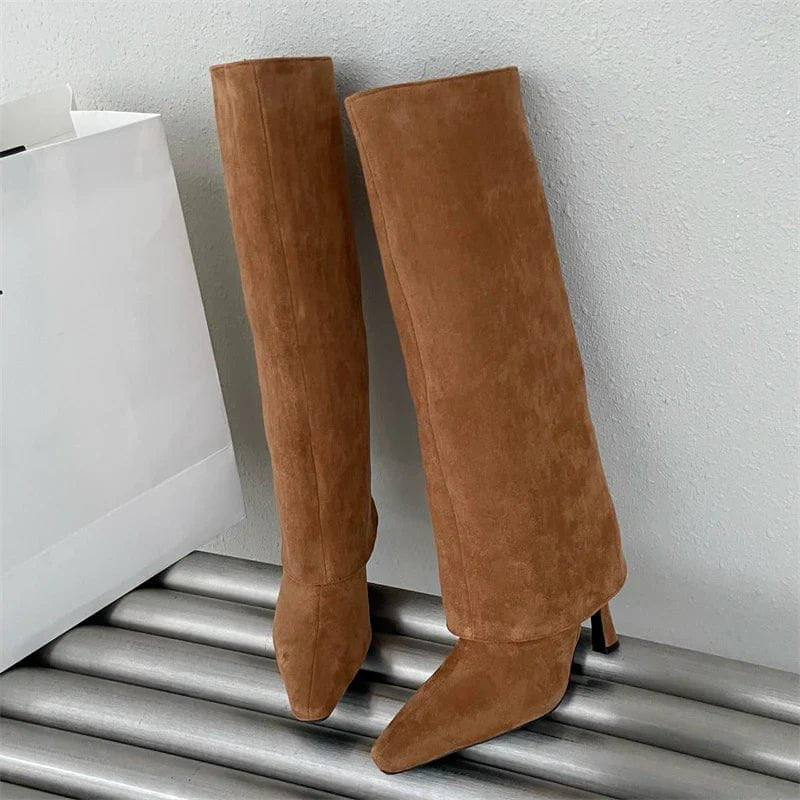 Bottes en velours portées vue avant - élégance