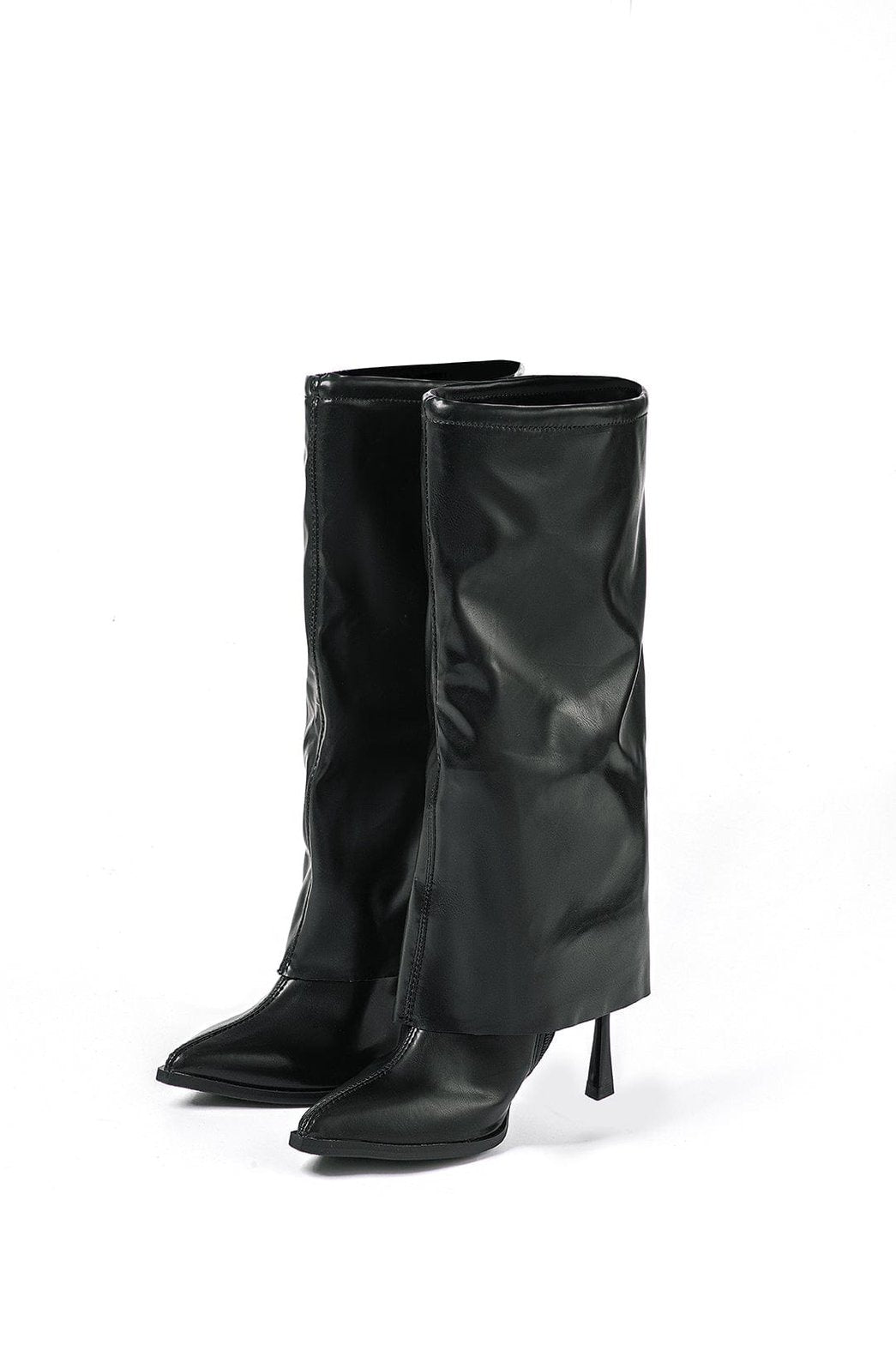 Bottes élégantes en cuir noir vue de face papillon