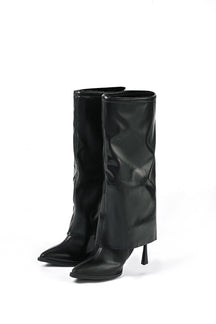 Bottes élégantes en cuir noir vue de face papillon