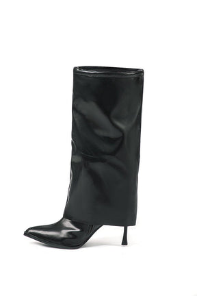 Détail du talon de la botte noire soleil