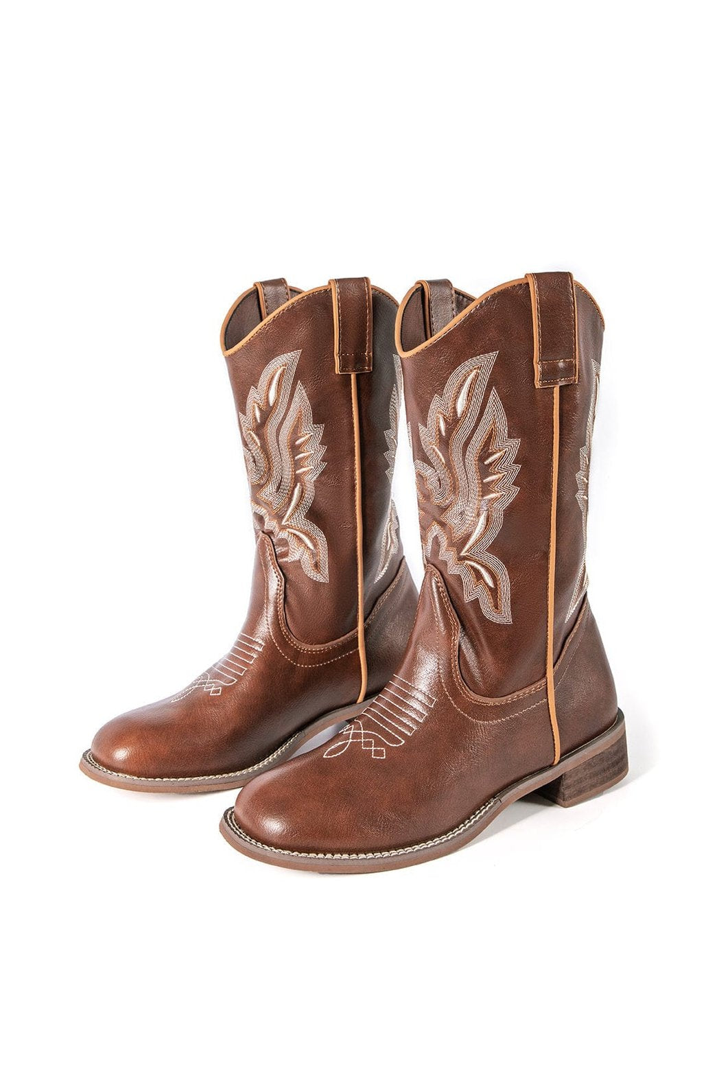 Bottes élégantes marron vue face soleil
