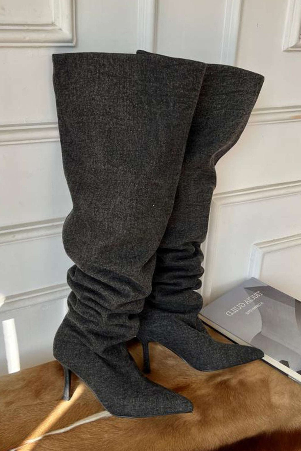 Bottes grises élégantes à talon large céleste
