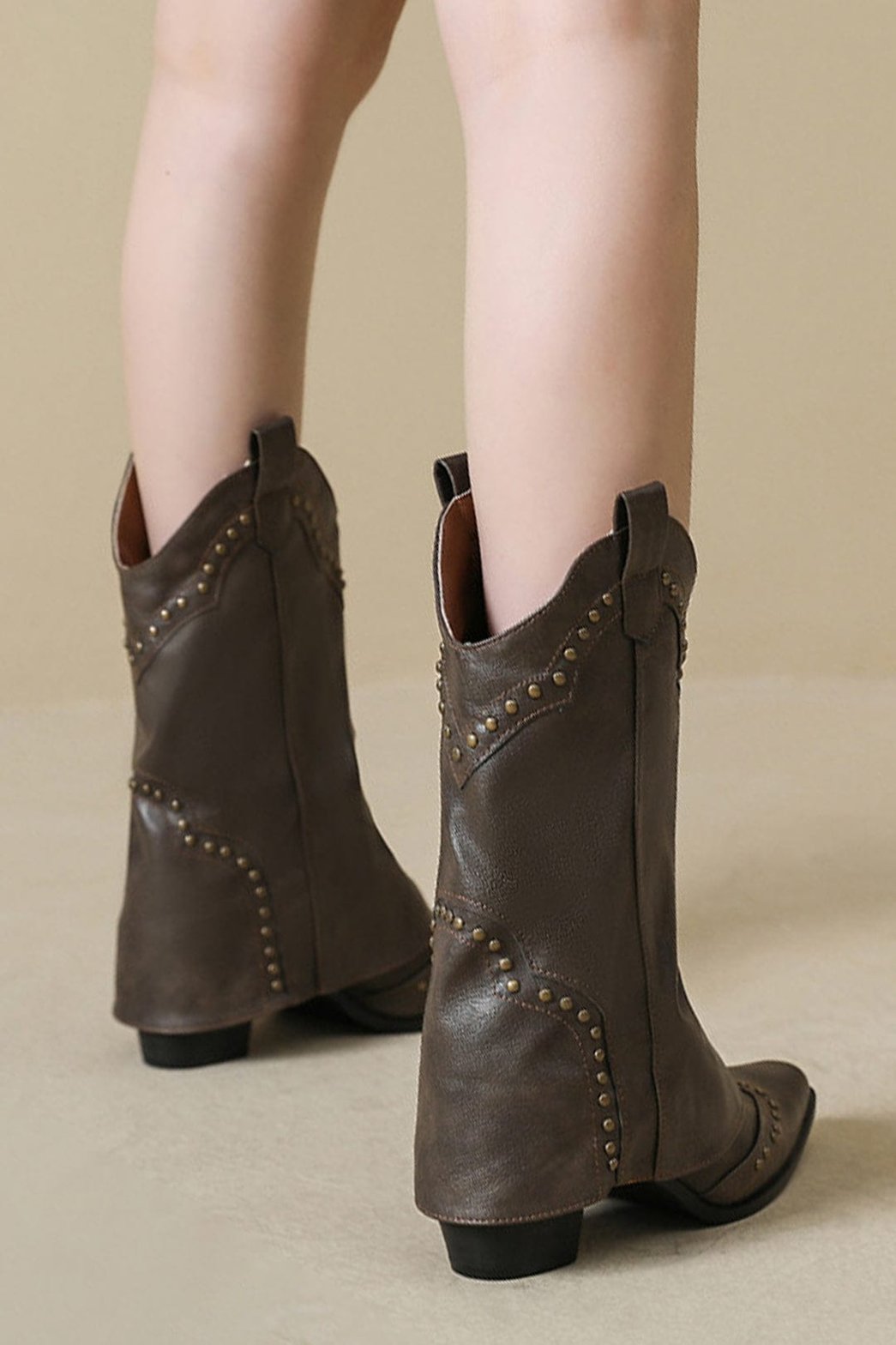Bottes cowboy élégantes vue latérale soleil