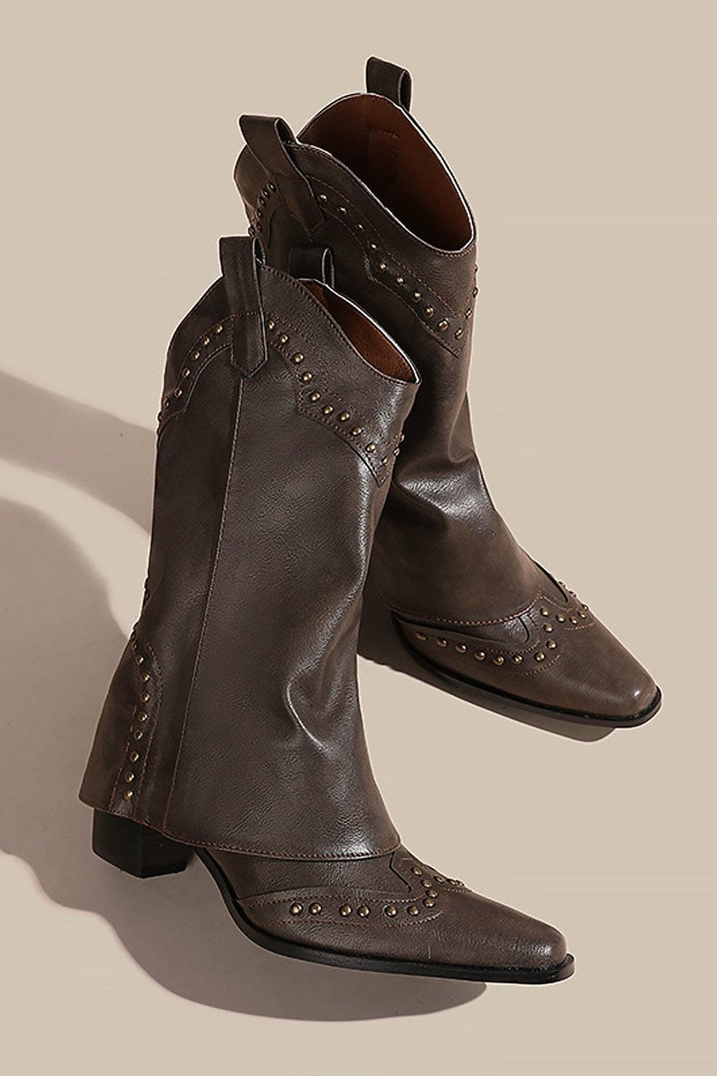 Bottes western en cuir marron cloutées étoile