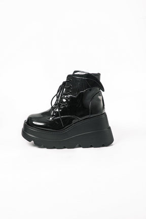 Vue de dos des bottines noires nuage