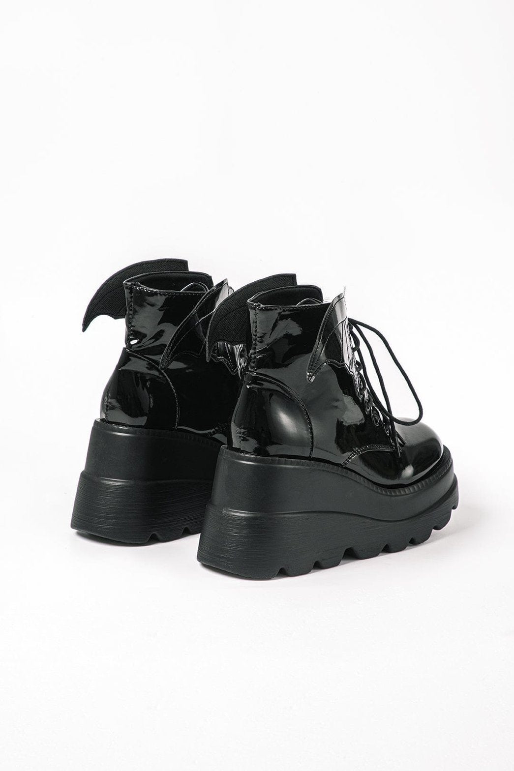 Vue latérale des bottines à lacets étoile