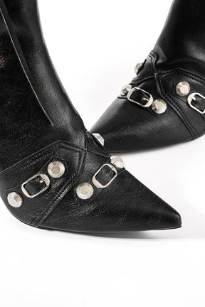 Vue arrière des bottines pointues glamour douceur