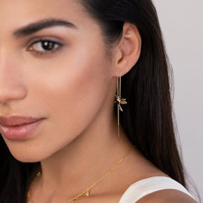 Boucles d'oreilles colibri pendantes vue portée grâce