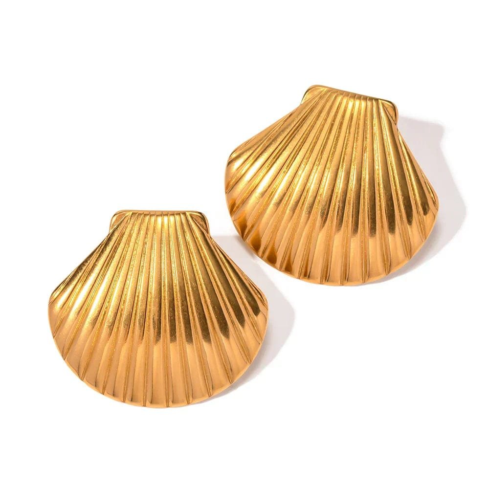 Détail boucle d'oreille coquillage soleil