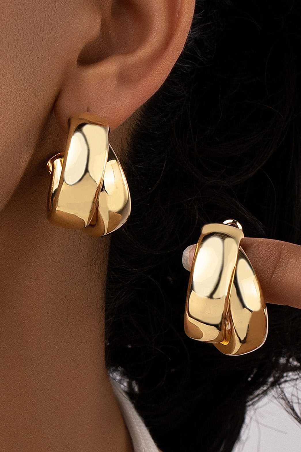 Boucles d'oreilles créoles dorées torsadées élégantes soleil