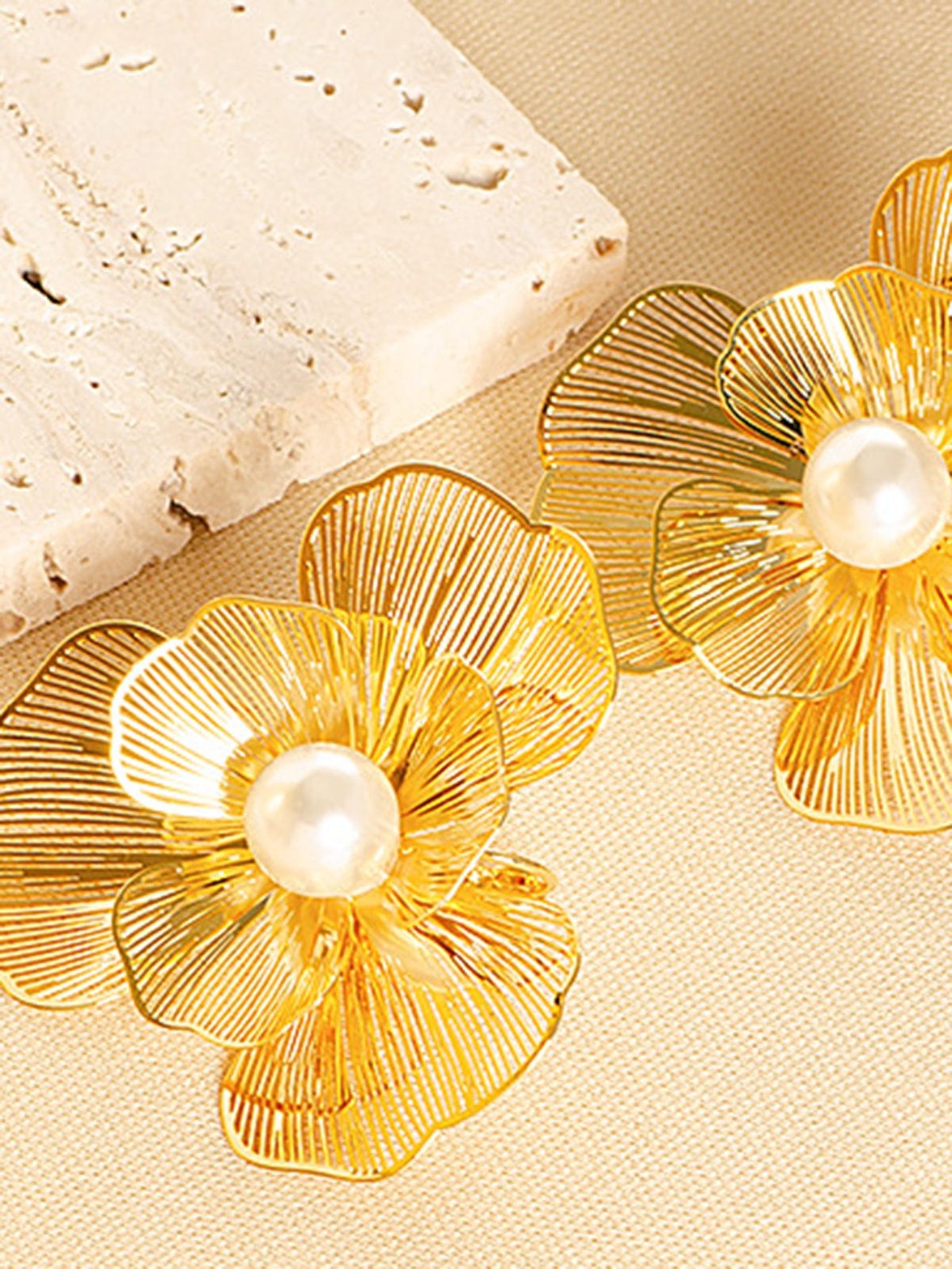 Boucles d'oreilles motif floral métallique étoile