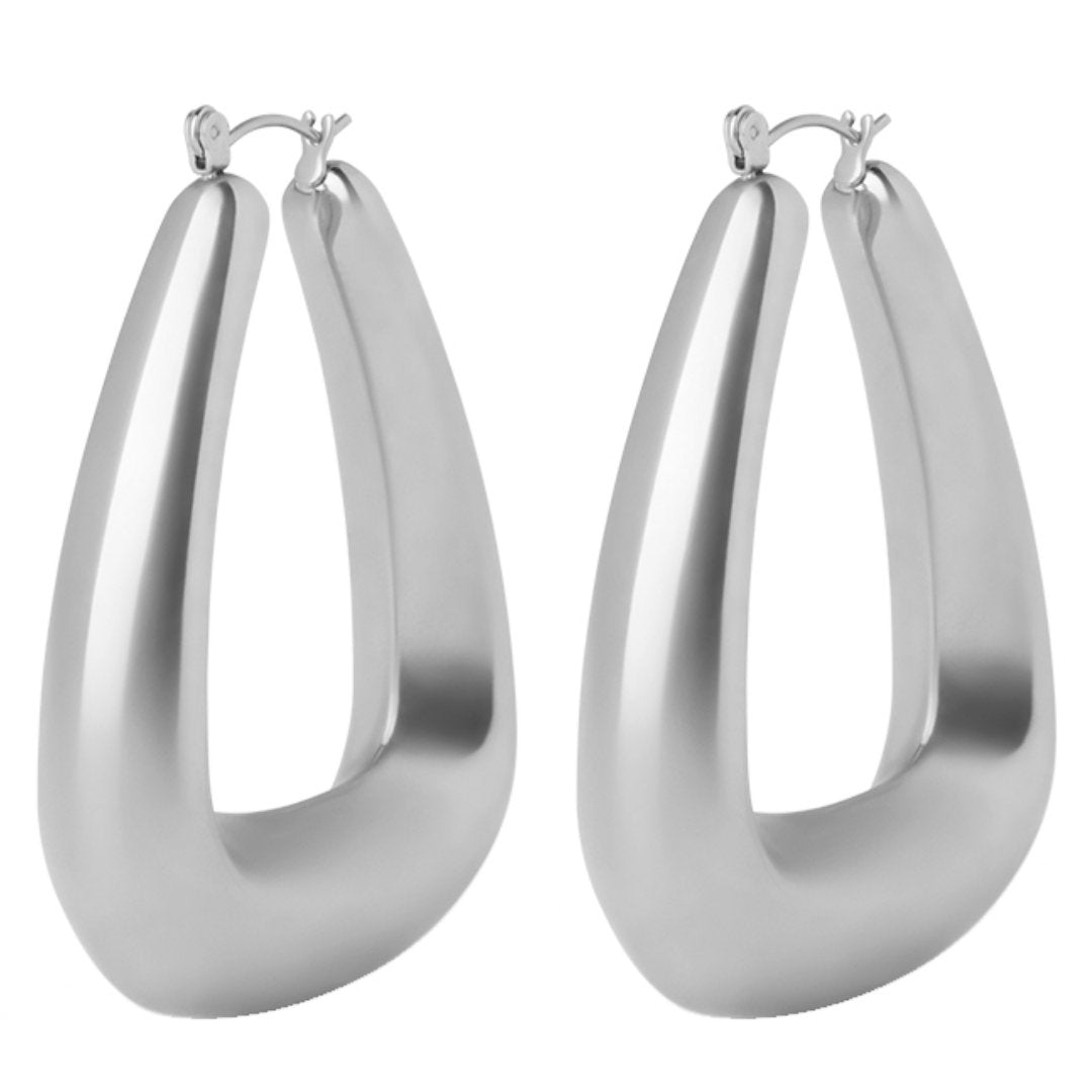 Version argentée des boucles d'oreilles nova