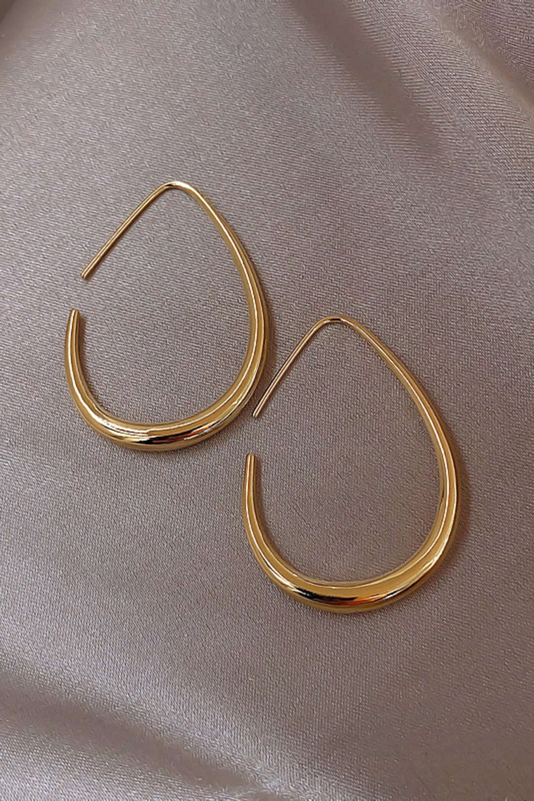 Boucles d'oreilles minimalistes dorées cristal