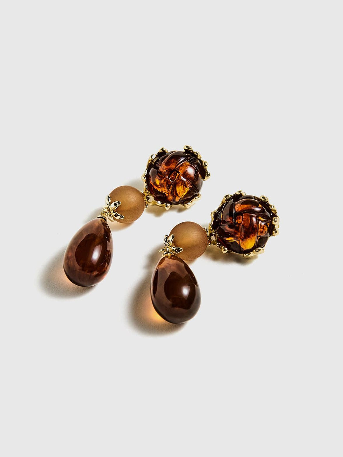 Boucles d'oreilles trois perles ambrées vue détail étoile
