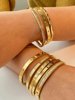 Bracelet jonc étoilé plaqué or détail cristal