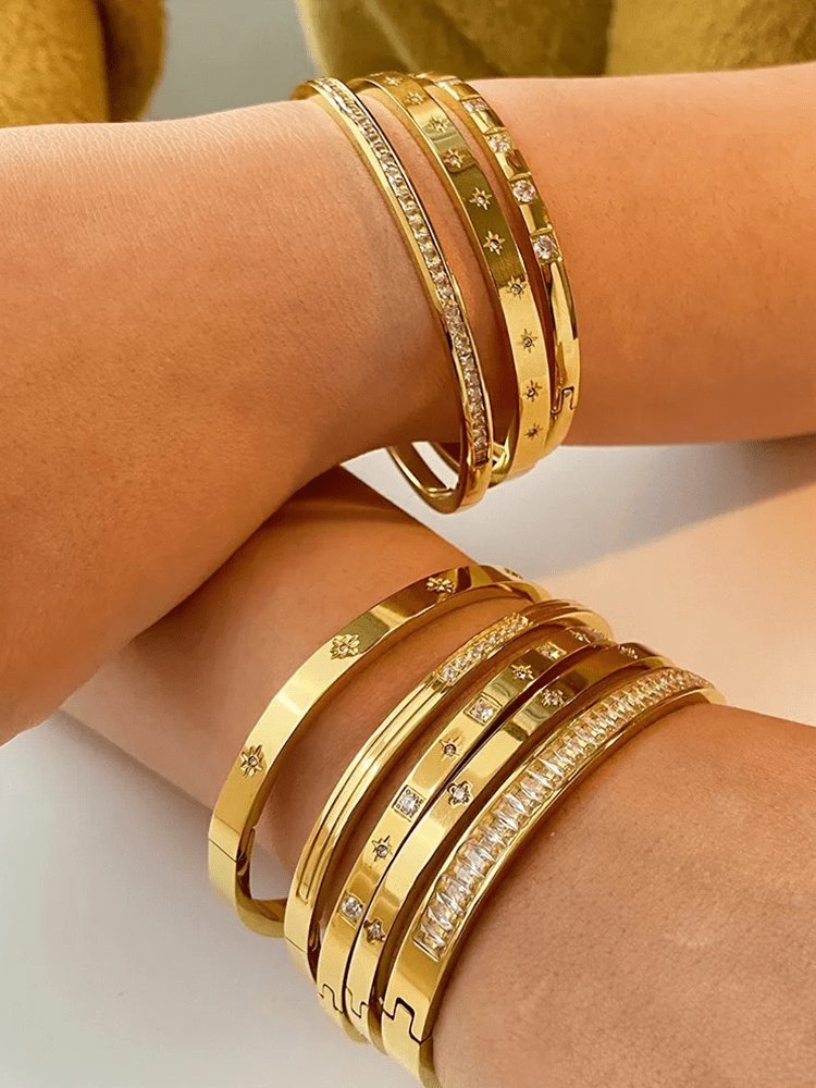Bracelet jonc doré avec motifs étoiles et zircons étincelant