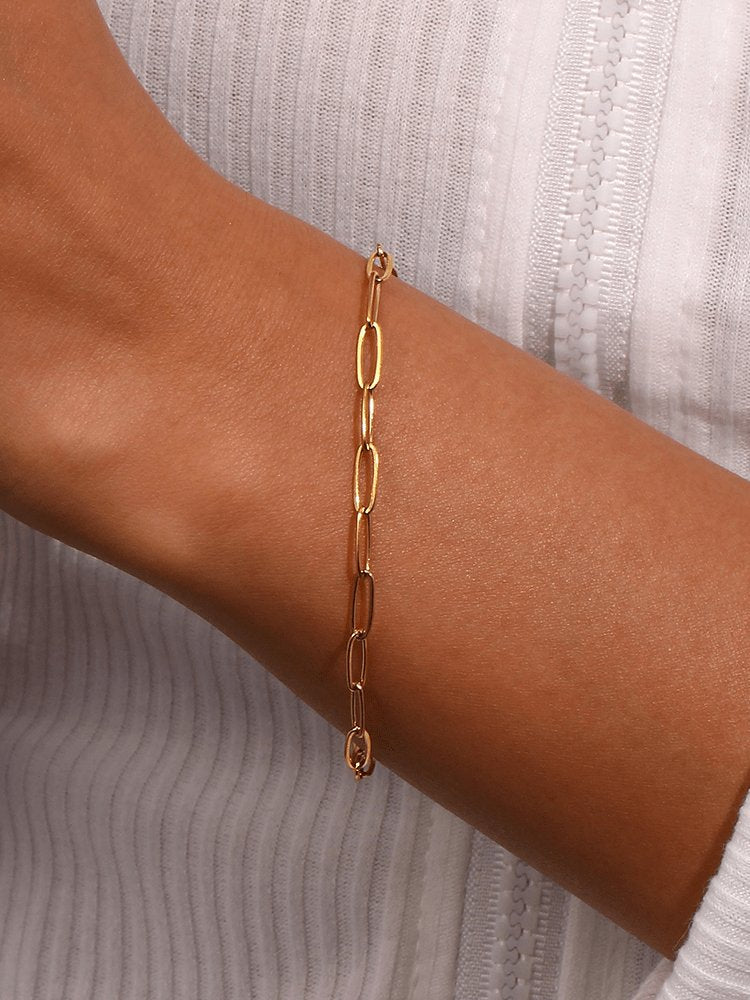 Bracelet maillons doré porté élégance