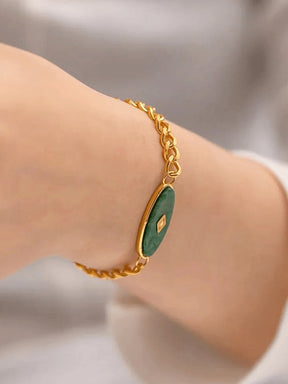 Bracelet pierre verte plaqué or vue portée lune