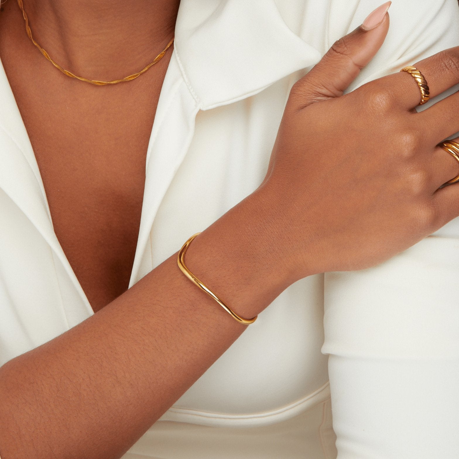 Bracelet vague doré packaging luxe
