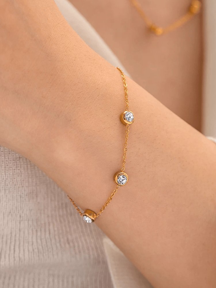 Bracelet fin plaqué or avec zircons étincelants soleil