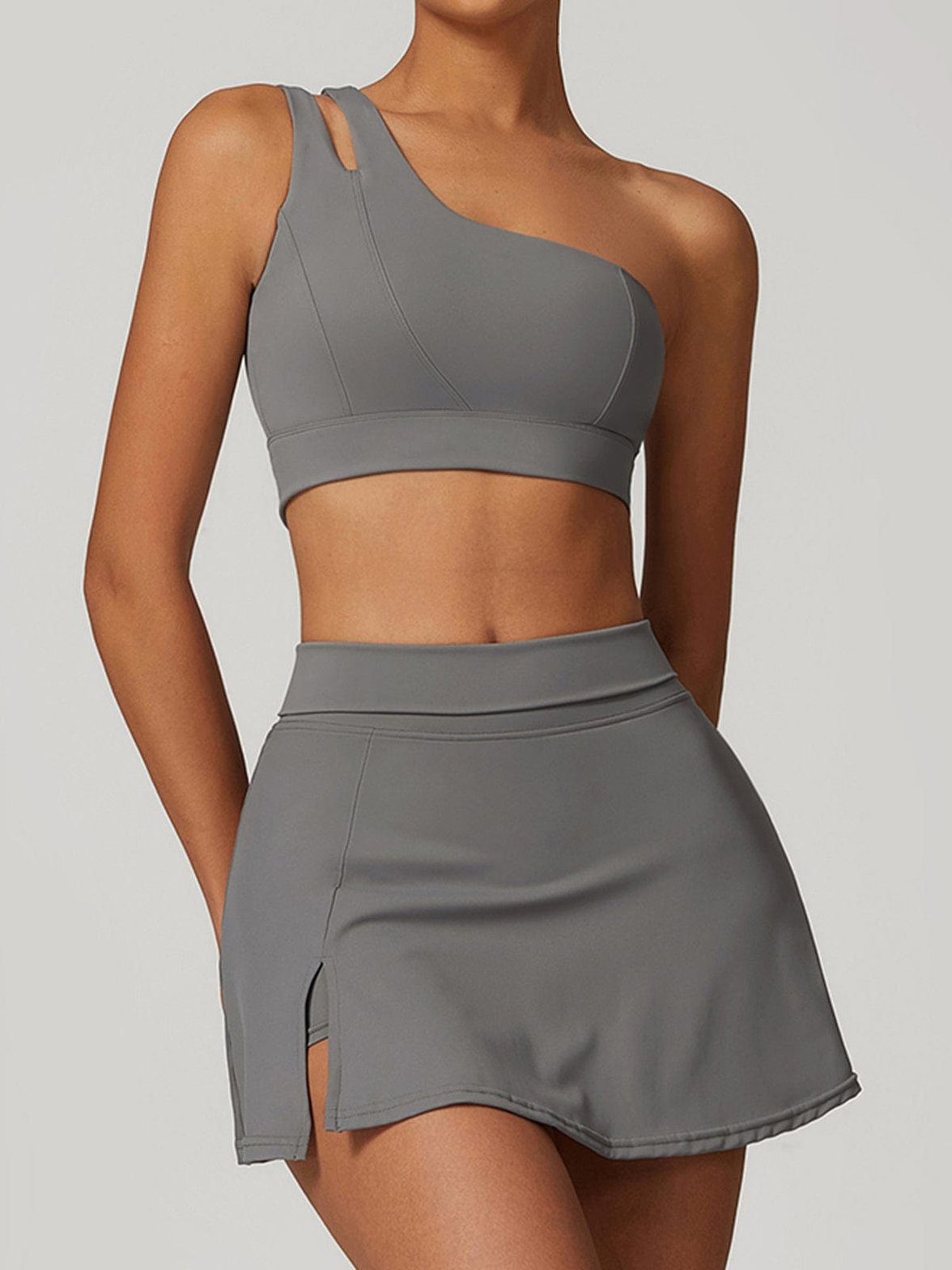 Brassière sport asymétrique portée pluie