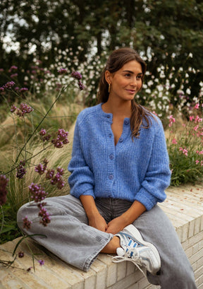 Cardigan bleu détail boutons charme