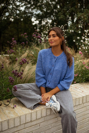 Cardigan bleu vue dos légèreté