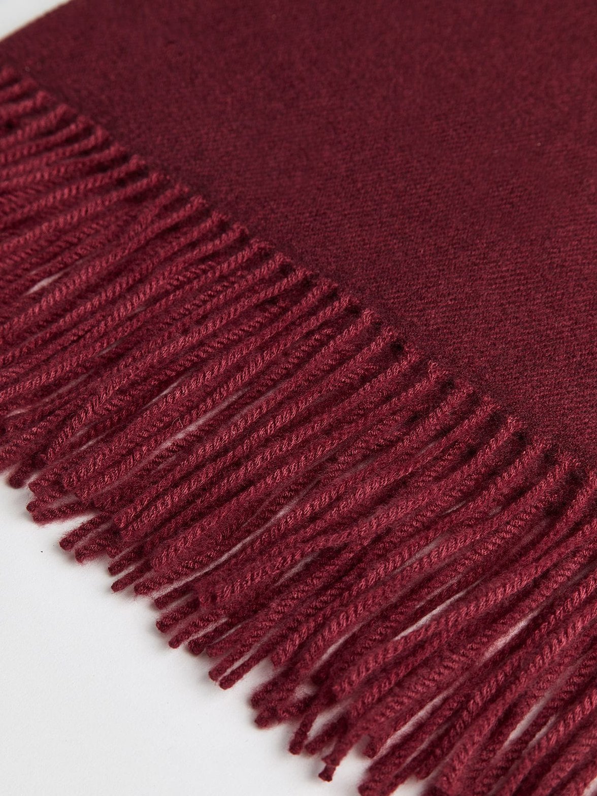 Écharpe bordeaux portée style chaleur