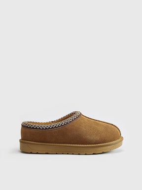 Vue latérale chaussons cuir confort douillet