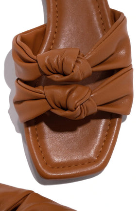Vue du dessus des chaussons pureté