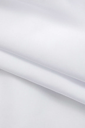 Vue latérale chemise blanche business raffinement