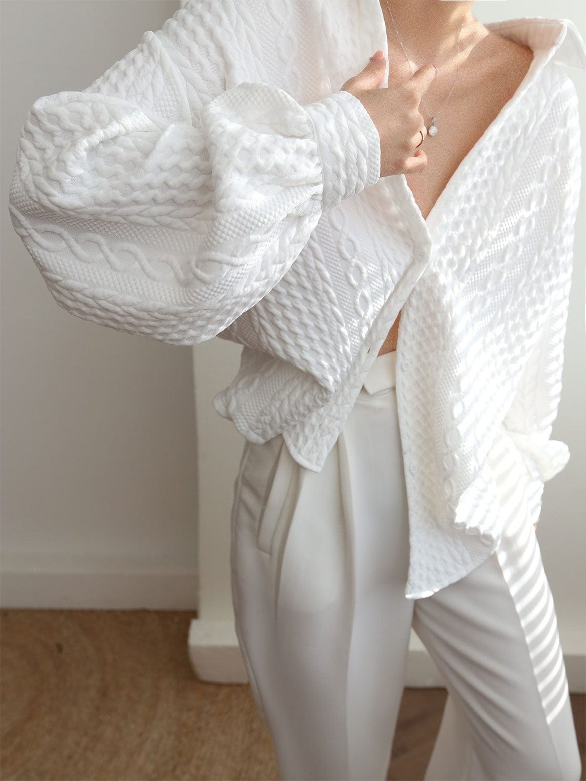 Chemise tricotée blanche détail manche confort