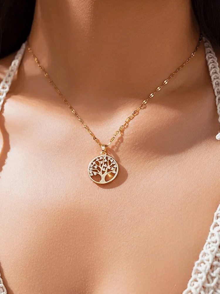 Vue rapprochée collier arbre de vie or étoile