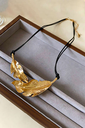 Porter du collier bohème feuilles or lune