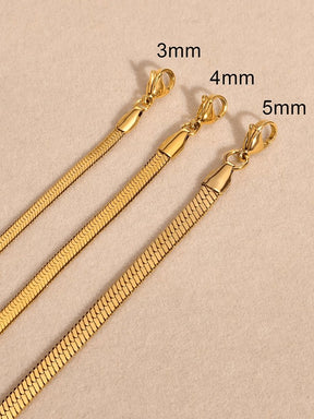 Collier chaîne serpent or porté élégance