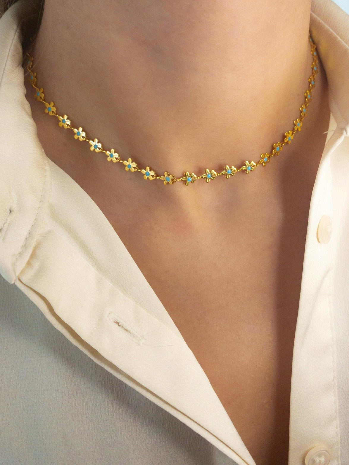 Vue rapprochée du collier délicatesse