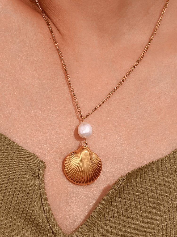 Collier coquillage doré avec perle nacrée soleil