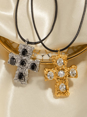 Pendentif croix plaqué or détail cristal