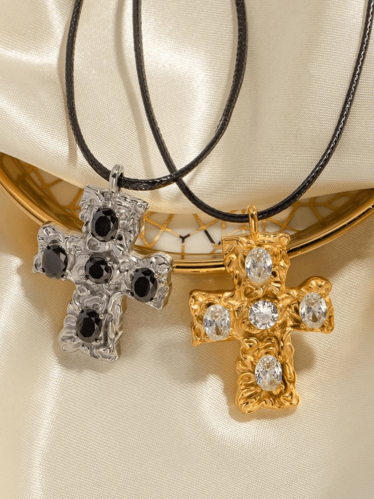 Pendentif croix plaqué or détail cristal