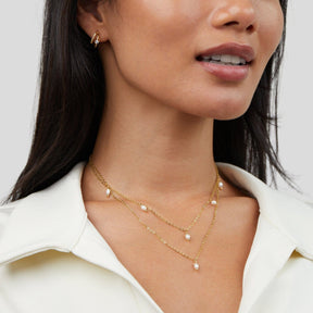 Détail du collier à perles plaqué or douceur